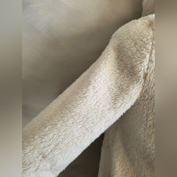 Lululemon Ivivva Sherpa Fleece Jacket Sweater Sz 10 Cream Fuzzy Teddy 2 Snap - Picture 8 of 10
